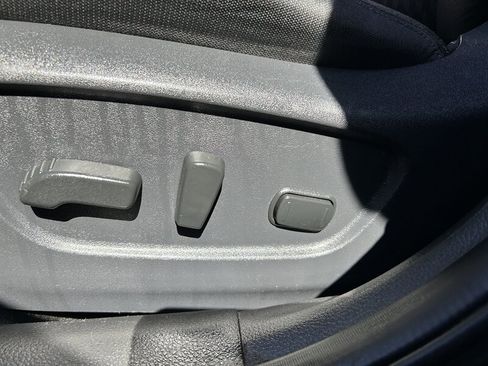 Used 2019 Nissan Rogue SV image 20