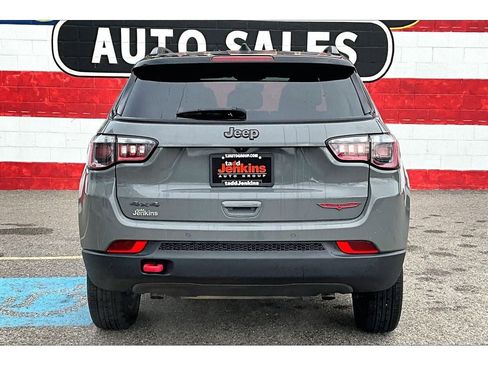 Used 2023 Jeep Compass Trailhawk image 4