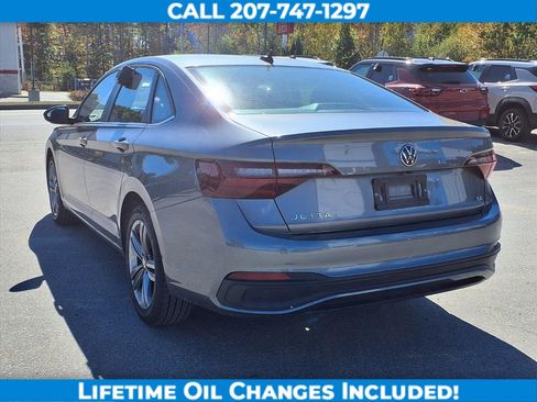 Used 2024 Volkswagen Jetta SE image 8