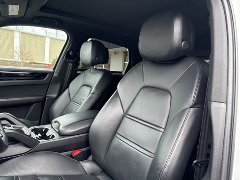 Used 2022 Porsche Cayenne S image 18