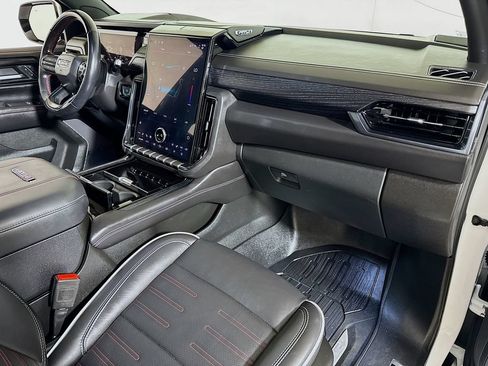 Certified 2025 GMC Yukon AT4 Ultimate AWD/4WD image 31
