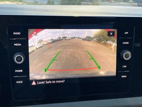 Used 2025 Volkswagen Jetta SE FWD image 21