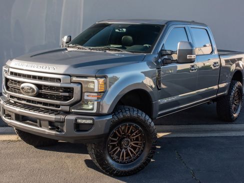 Used 2022 Ford F250 Lariat w/ Black Appearance Package image 2
