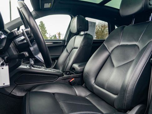 Used 2019 Porsche Macan AWD/4WD image 15