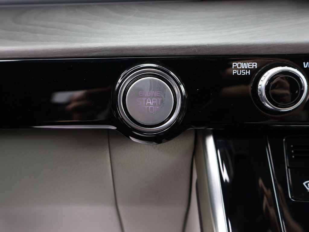 Certified 2023 Kia Carnival EX FWD image 22