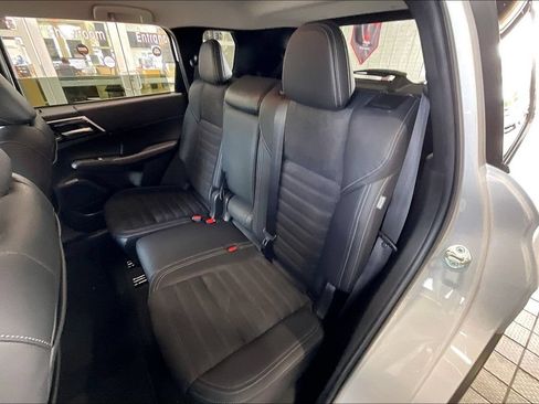 Used 2024 Mitsubishi Outlander SE FWD image 14
