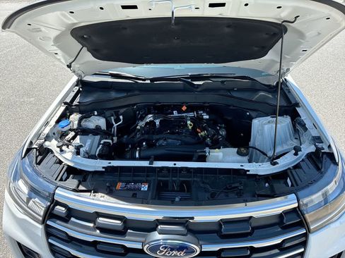 Used 2025 Ford Explorer Active AWD/4WD image 29