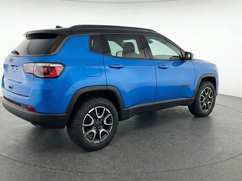 Used 2025 Jeep Compass Trailhawk image 9