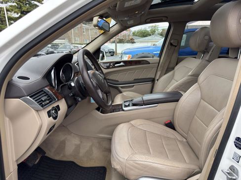 Used 2014 Mercedes-Benz GL 550 4MATIC image 19