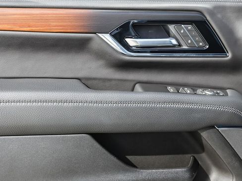 Used 2025 GMC Yukon XL Denali image 23