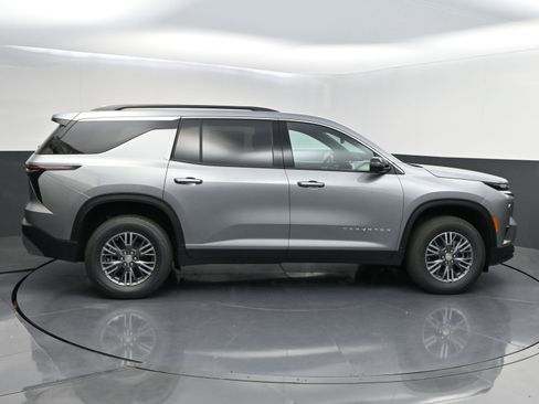 New 2026 Chevrolet Traverse LT w/ Driver Confidence Package FWD image 8