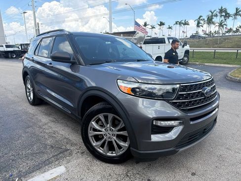 Used 2021 Ford Explorer XLT w/ Equipment Group 202A RWD image 2