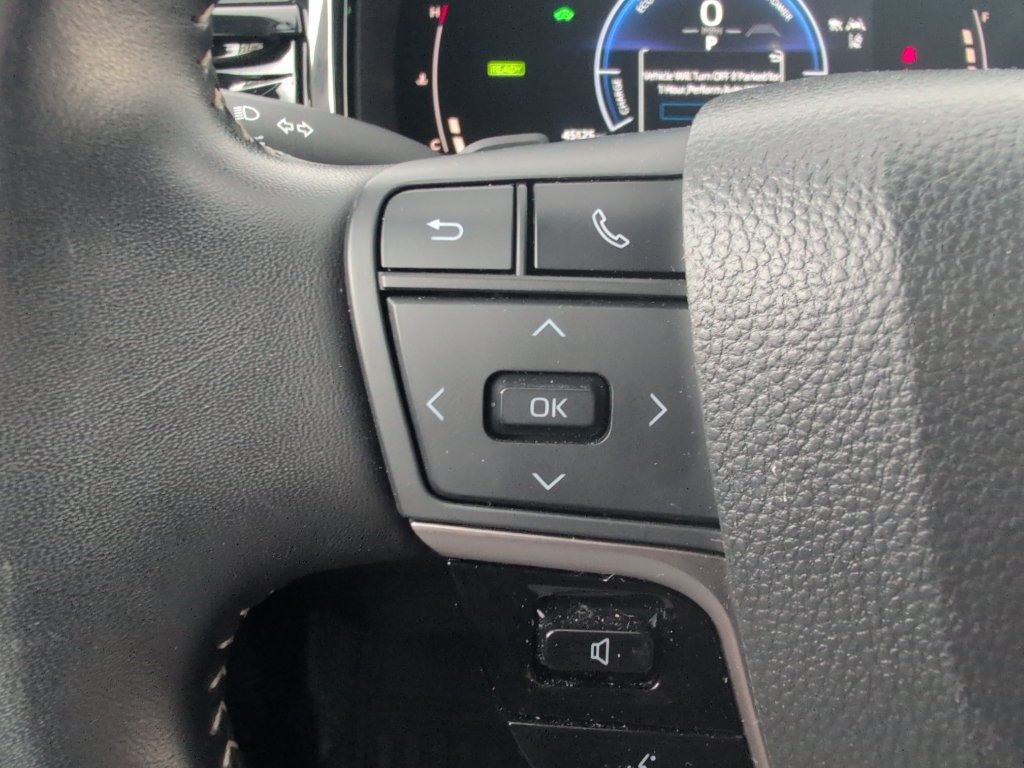 Used 2025 Toyota Camry SE FWD image 13