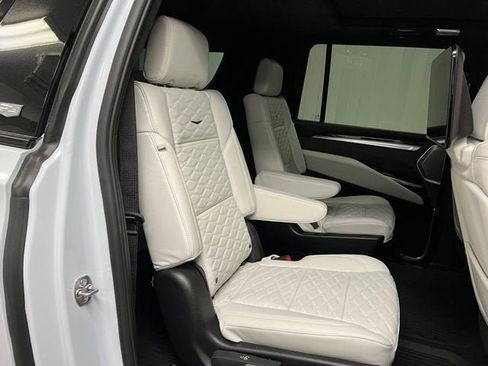 New 2026 Cadillac Escalade ESV Platinum Sport w/ LPO, ONYX Package AWD/4WD image 18