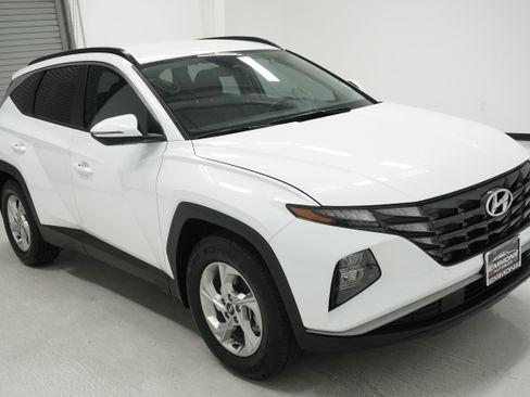 Used 2023 Hyundai Tucson SEL FWD image 3