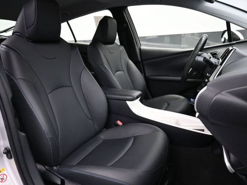 Used 2016 Toyota Prius Three Touring image 25