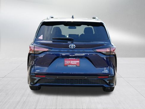 Certified 2022 Toyota Sienna XSE w/ XSE Plus Package AWD/4WD image 6