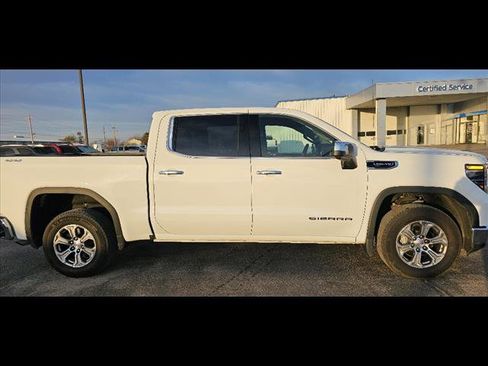 Used 2024 GMC Sierra 1500 SLT image 3