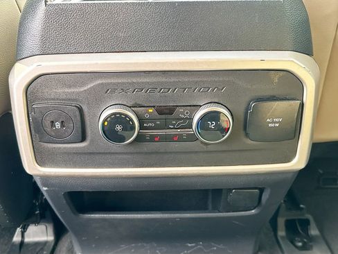 Used 2024 Ford Expedition Limited image 28