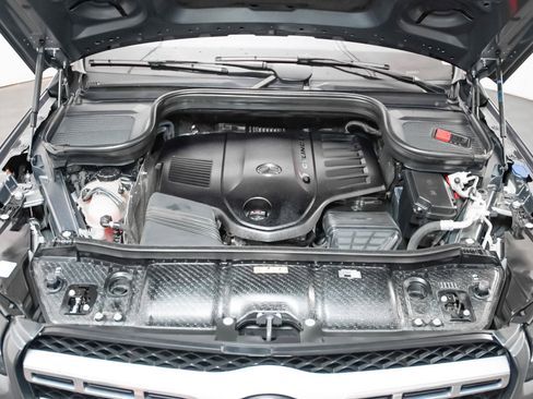 Used 2023 Mercedes-Benz GLS 450 4MATIC image 4