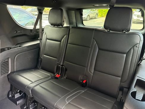 Used 2025 GMC Yukon XL Denali AWD/4WD image 17
