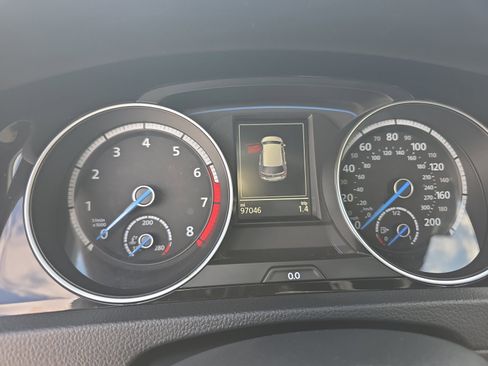 Used 2016 Volkswagen Golf R 4-Door image 10