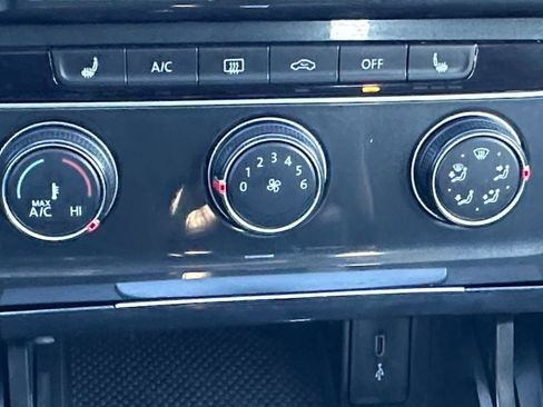 Used 2021 Volkswagen Golf 4-Door image 15