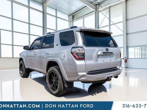 Used 2020 Toyota 4Runner SR5 Premium w/ Moonroof Package AWD/4WD image 31