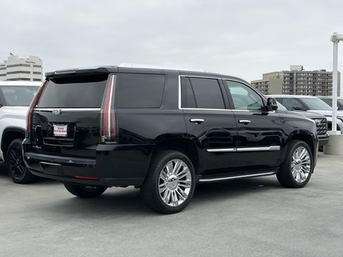 Used 2019 Cadillac Escalade Luxury AWD/4WD image 3