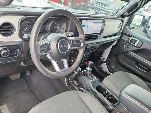 Used 2024 Jeep Wrangler Unlimited Sahara AWD/4WD image 2