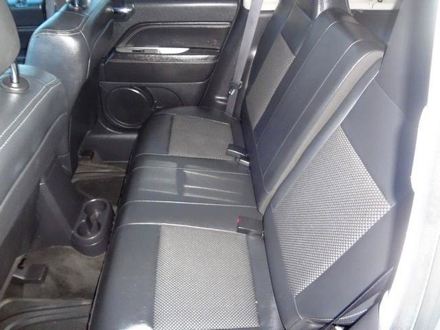 Used 2017 Jeep Compass Latitude FWD image 11