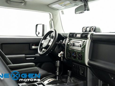 Used 2014 Toyota FJ Cruiser 4WD image 37