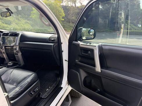 Used 2010 Toyota 4Runner Limited image 19