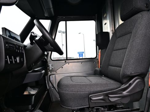 Used 2024 Chevrolet Brightdrop 400 w/ Commercial Equipment Package AWD/4WD image 14
