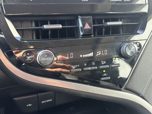 Used 2022 Toyota Camry XSE FWD image 19