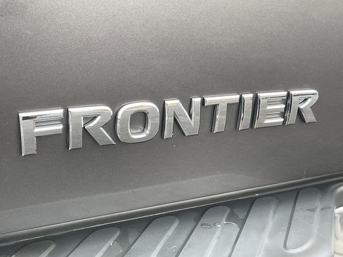 Used 2018 Nissan Frontier PRO-4X image 9