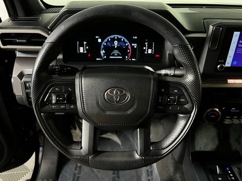 Used 2025 Toyota Tacoma SR5 AWD/4WD image 14