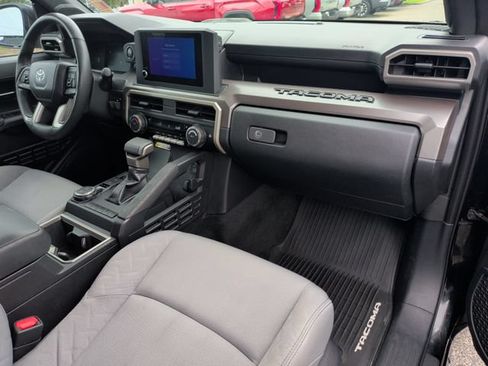 Used 2024 Toyota Tacoma SR5 AWD/4WD image 18