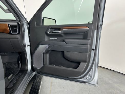 Used 2025 GMC Sierra 1500 Denali w/ Denali Reserve Package AWD/4WD image 16