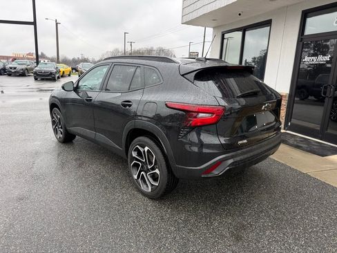 Used 2024 Chevrolet Trax RS w/ Sunroof Package image 6