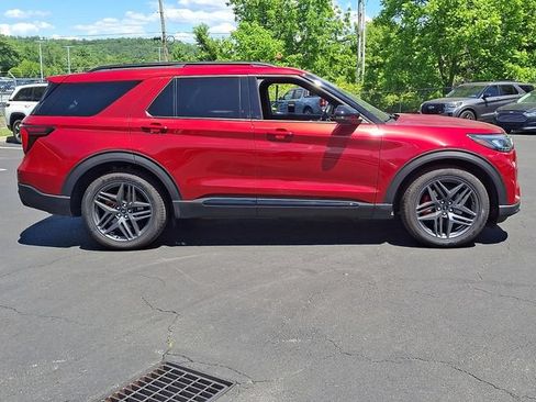 Used 2025 Ford Explorer ST AWD/4WD image 12