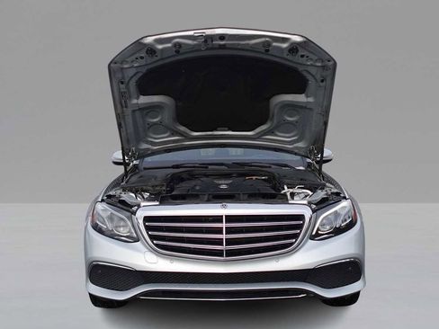 Used 2022 Mercedes-Benz E 350 4MATIC Sedan image 9