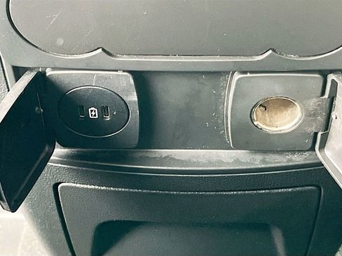 Used 2023 Ford Explorer XLT image 24