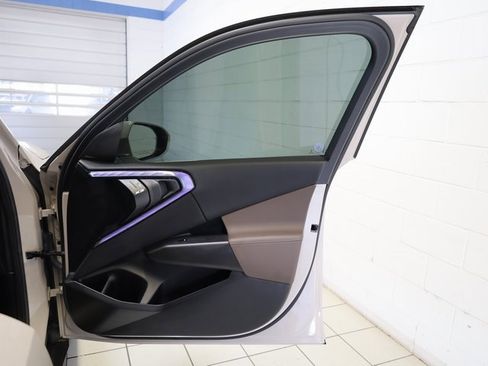 Used 2025 BMW X3 xDrive30i w/ Premium Package image 29