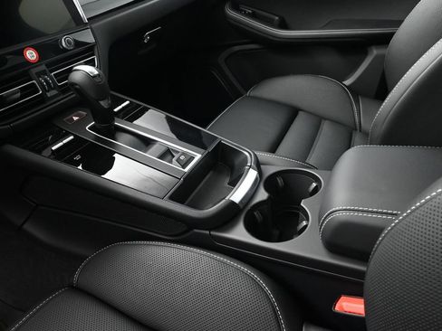 Certified 2026 Porsche Macan S image 22