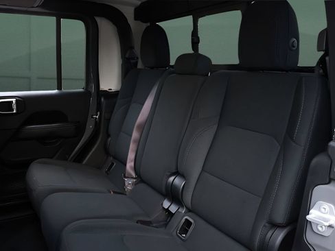 Used 2021 Jeep Gladiator Overland AWD/4WD image 22