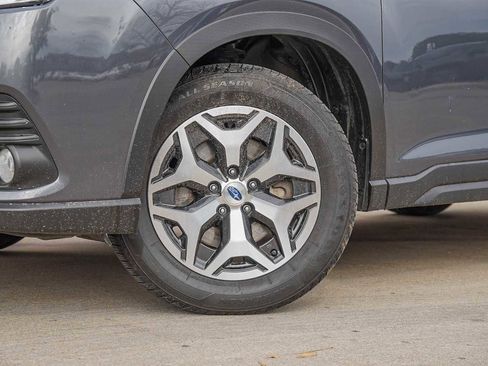 Used 2023 Subaru Forester Premium image 2