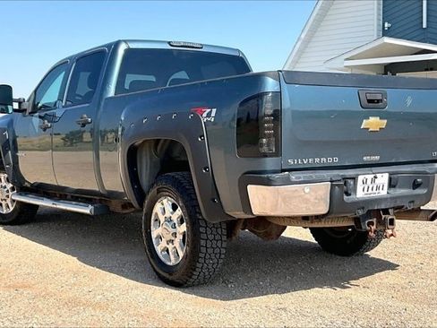 Used 2011 Chevrolet Silverado 2500 LT w/ Interior Plus Package AWD/4WD image 4