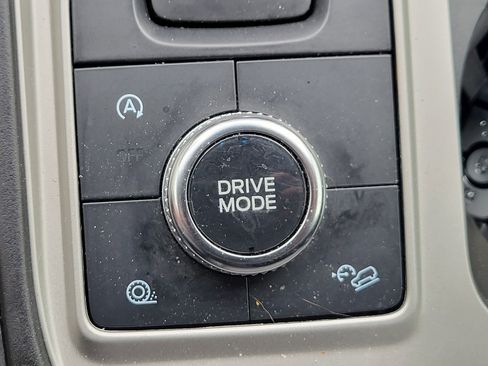 Used 2023 Ford Explorer XLT image 20