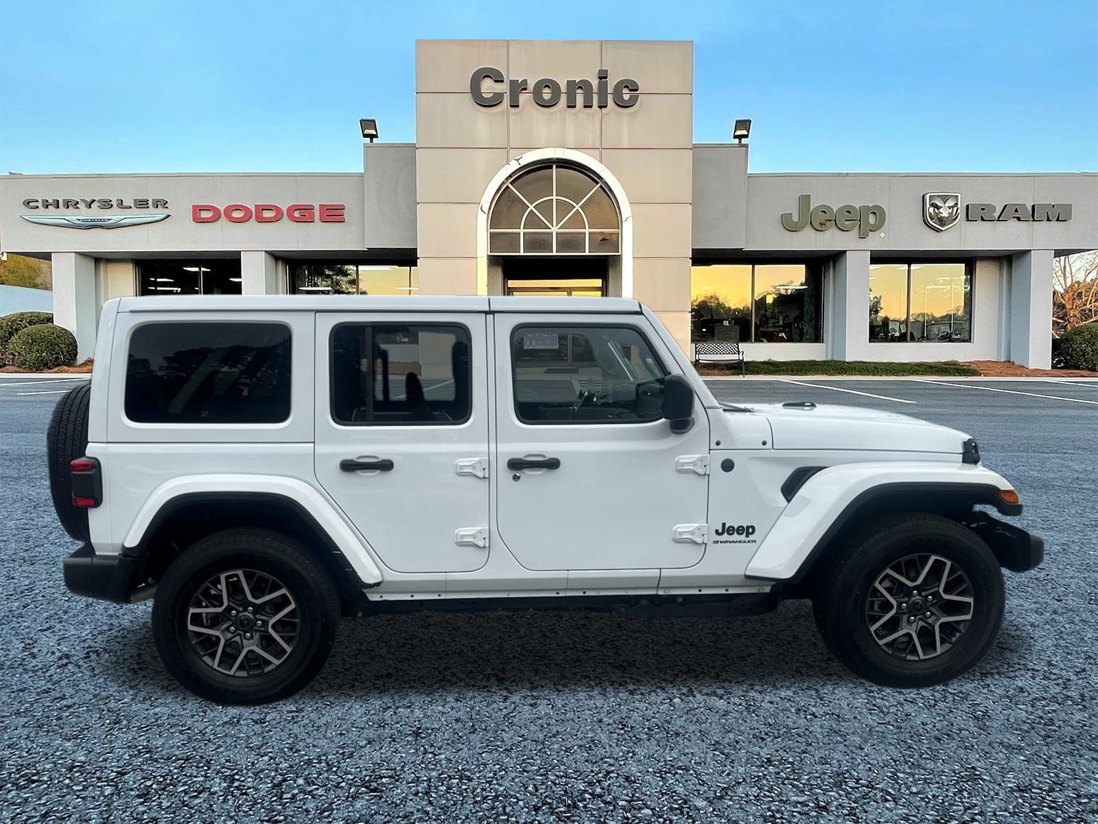 Used 2026 Jeep Wrangler Unlimited Sahara AWD/4WD image 2